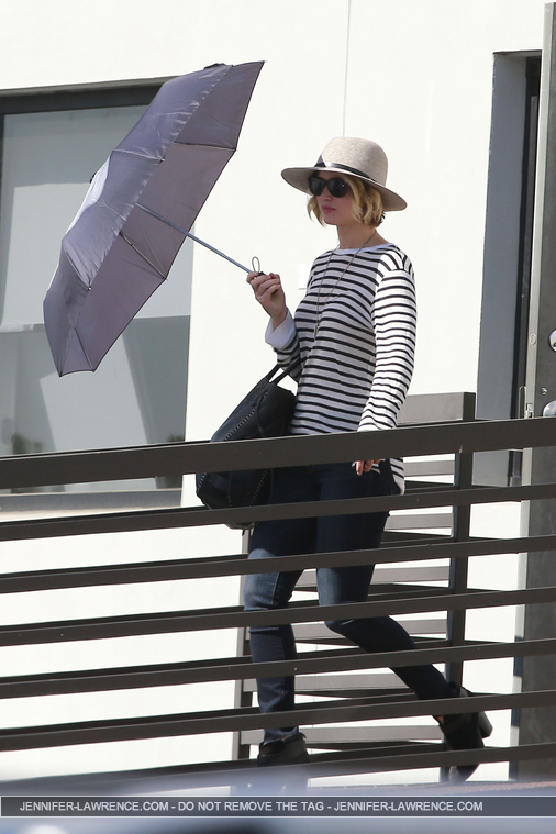 October_24_-_Leaving_a_meeting_in_LA_287129.jpg