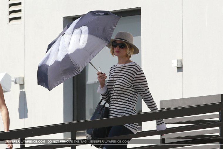 October_24_-_Leaving_a_meeting_in_LA_287429.jpg