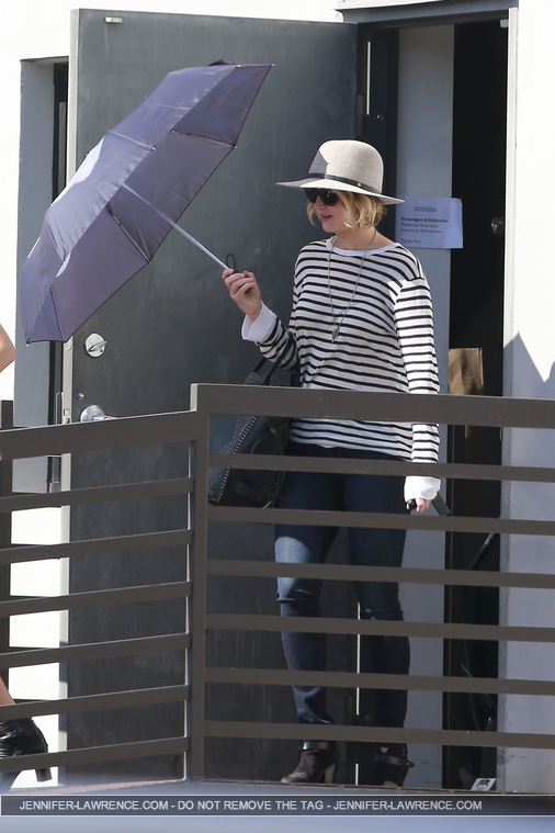 October_24_-_Leaving_a_meeting_in_LA_287629.jpg
