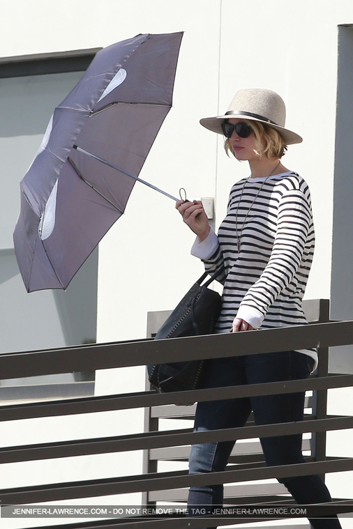 October_24_-_Leaving_a_meeting_in_LA_287729.jpg