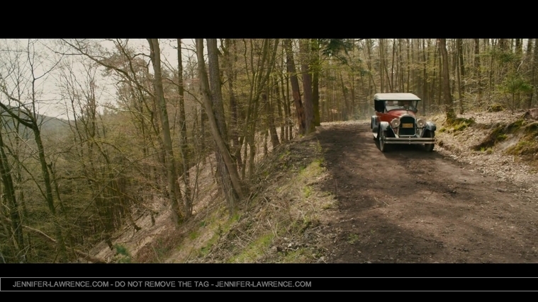 Serena_clip_-_Bradley_Cooper___Jennifer_Lawrence_018.jpg