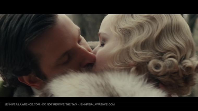 Serena_clip_-_Bradley_Cooper___Jennifer_Lawrence_300.jpg