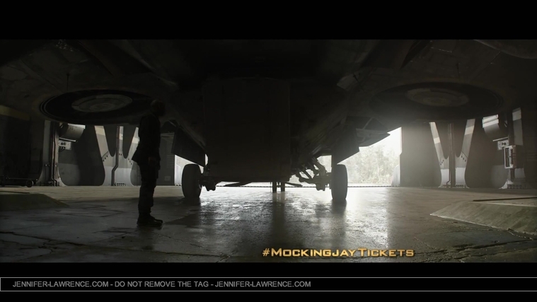 The_Hunger_Games__Mockingjay_Part_1_-_22Return_to_District_1222_047.jpg