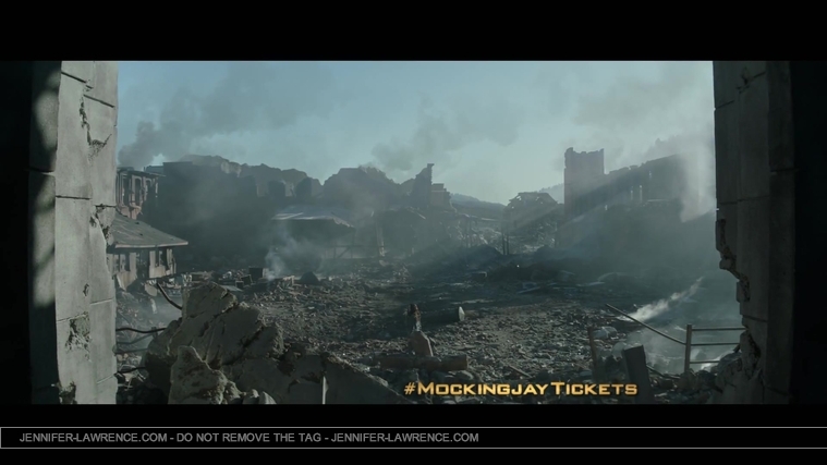 The_Hunger_Games__Mockingjay_Part_1_-_22Return_to_District_1222_074.jpg