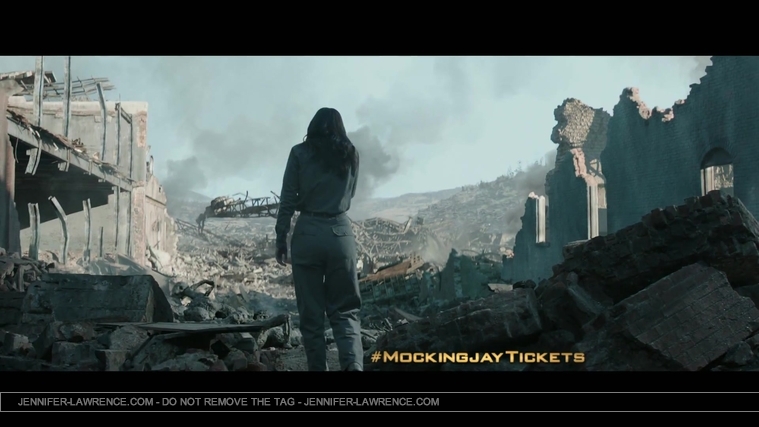 The_Hunger_Games__Mockingjay_Part_1_-_22Return_to_District_1222_096.jpg