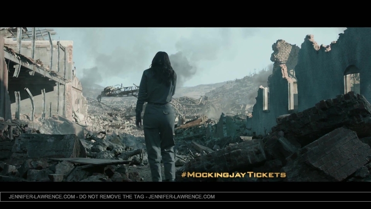 The_Hunger_Games__Mockingjay_Part_1_-_22Return_to_District_1222_097.jpg