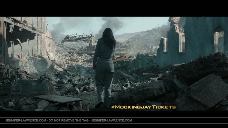 The_Hunger_Games__Mockingjay_Part_1_-_22Return_to_District_1222_100.jpg