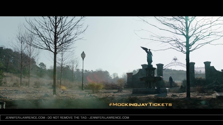 The_Hunger_Games__Mockingjay_Part_1_-_22Return_to_District_1222_108.jpg