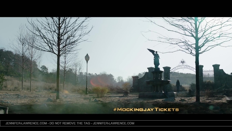 The_Hunger_Games__Mockingjay_Part_1_-_22Return_to_District_1222_110.jpg