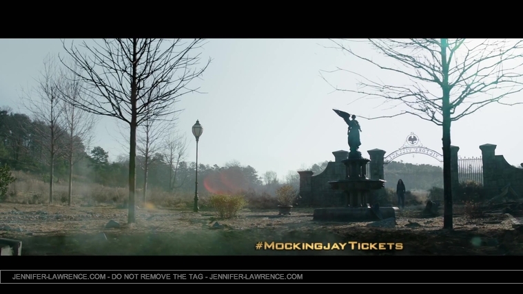 The_Hunger_Games__Mockingjay_Part_1_-_22Return_to_District_1222_111.jpg