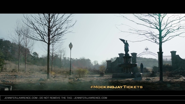 The_Hunger_Games__Mockingjay_Part_1_-_22Return_to_District_1222_114.jpg