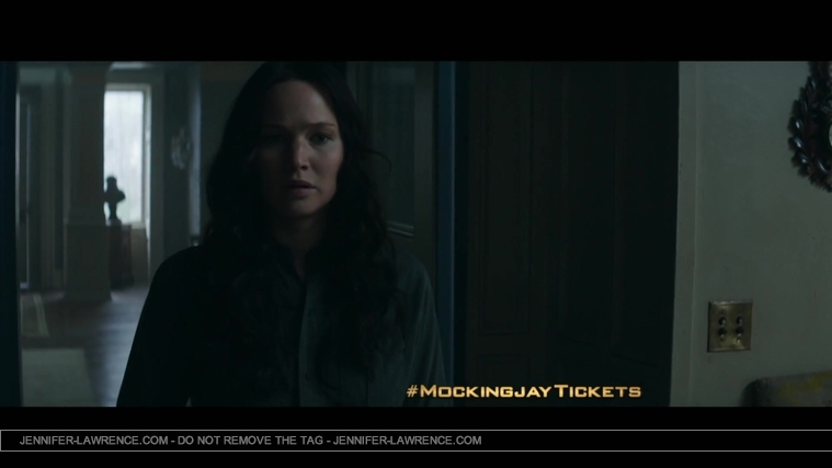 The_Hunger_Games__Mockingjay_Part_1_-_22Return_to_District_1222_126.jpg
