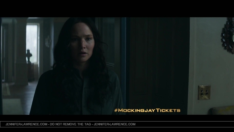 The_Hunger_Games__Mockingjay_Part_1_-_22Return_to_District_1222_128.jpg