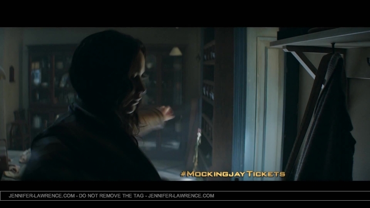 The_Hunger_Games__Mockingjay_Part_1_-_22Return_to_District_1222_132.jpg