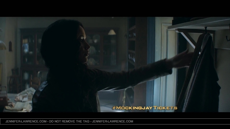 The_Hunger_Games__Mockingjay_Part_1_-_22Return_to_District_1222_135.jpg