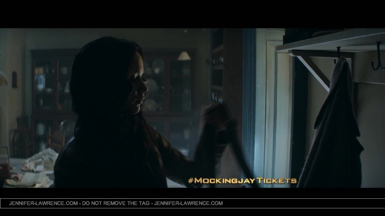 The_Hunger_Games__Mockingjay_Part_1_-_22Return_to_District_1222_137.jpg