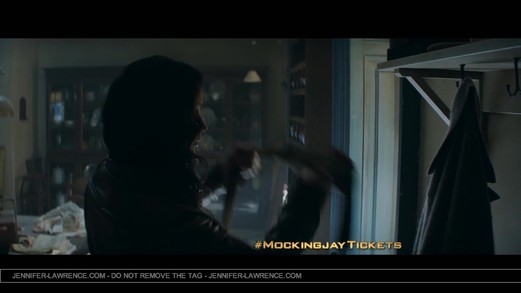 The_Hunger_Games__Mockingjay_Part_1_-_22Return_to_District_1222_138.jpg