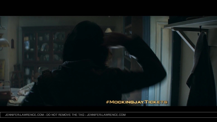 The_Hunger_Games__Mockingjay_Part_1_-_22Return_to_District_1222_140.jpg