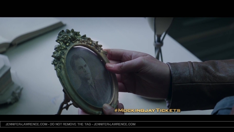 The_Hunger_Games__Mockingjay_Part_1_-_22Return_to_District_1222_148.jpg