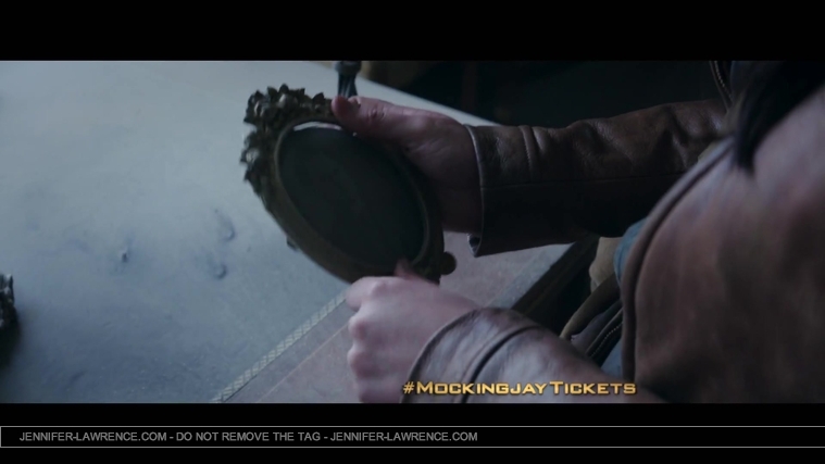 The_Hunger_Games__Mockingjay_Part_1_-_22Return_to_District_1222_152.jpg