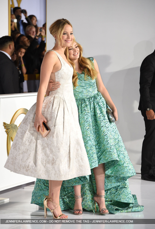 V_Nov17_-__Mockingjay_Part_1__Premiere_2815929.jpg