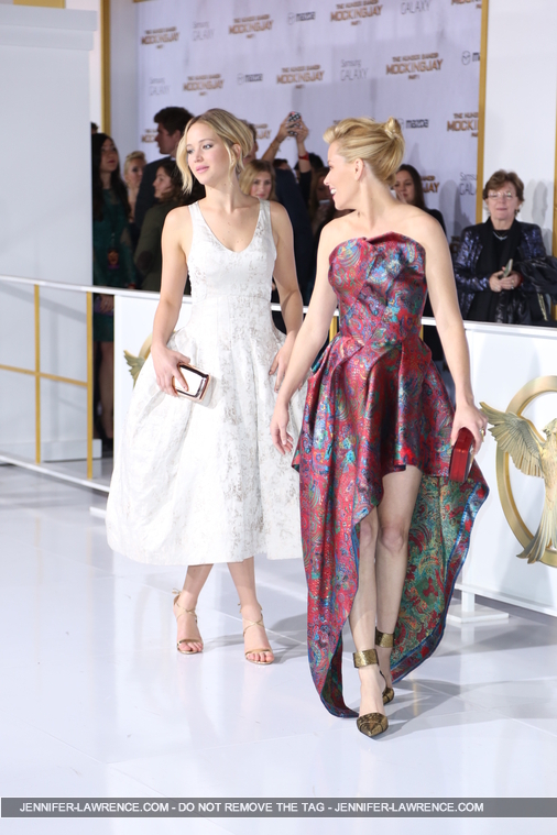 V_Nov17_-__Mockingjay_Part_1__Premiere_289329.jpg