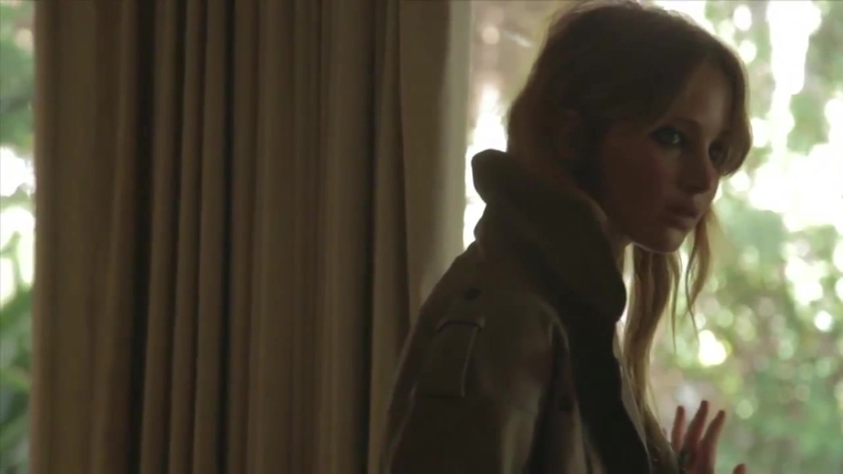 Vogue_Italia_28December_201229_5BBehind_the_Scenes5D_281329~0.jpg