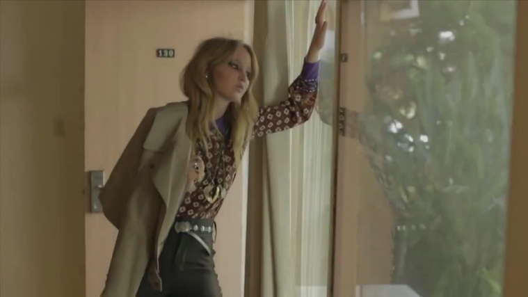 Vogue_Italia_28December_201229_5BBehind_the_Scenes5D_2814329~0.jpg