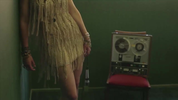 Vogue_Italia_28December_201229_5BBehind_the_Scenes5D_283929~0.jpg
