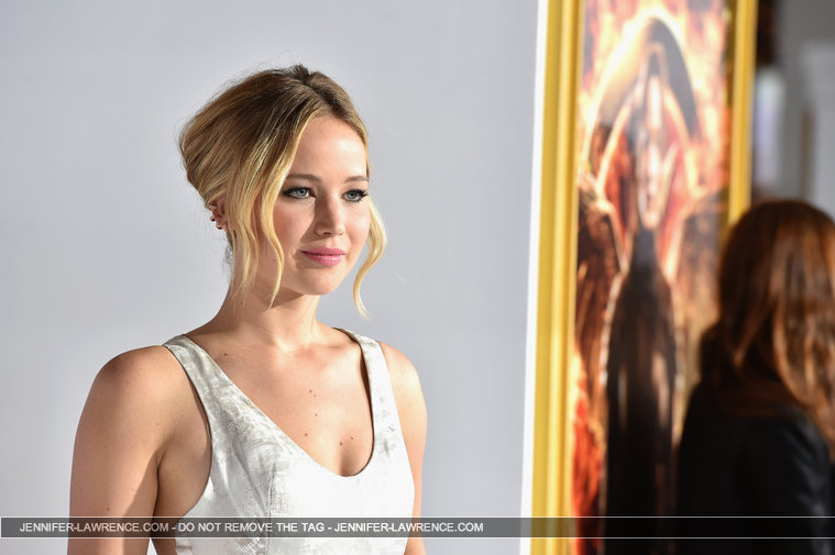 W_November_17_-__Mockingjay_Part_1__LA_Premiere_28729.jpg