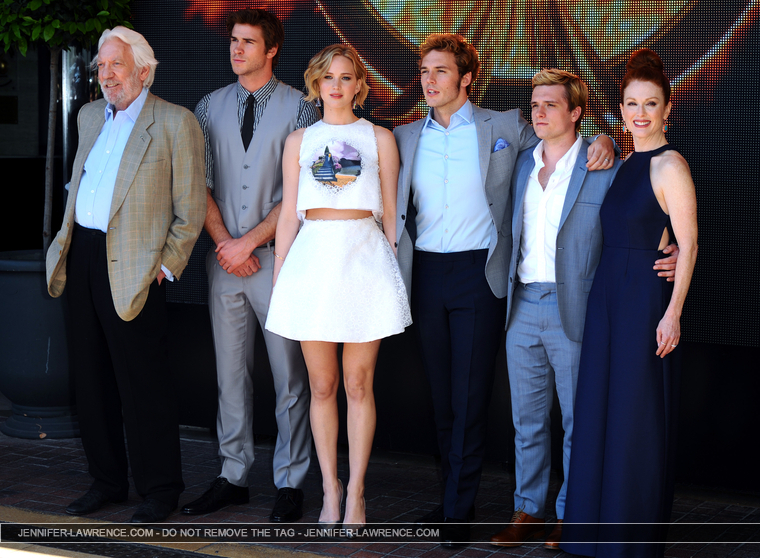 X_May_17_-__Mockingjay_Part_1__photocall_at_Cannes_in_France_283729.jpg