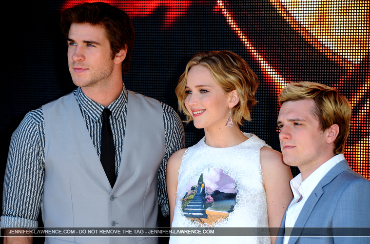 X_May_17_-__Mockingjay_Part_1__photocall_at_Cannes_in_France_283929.jpg
