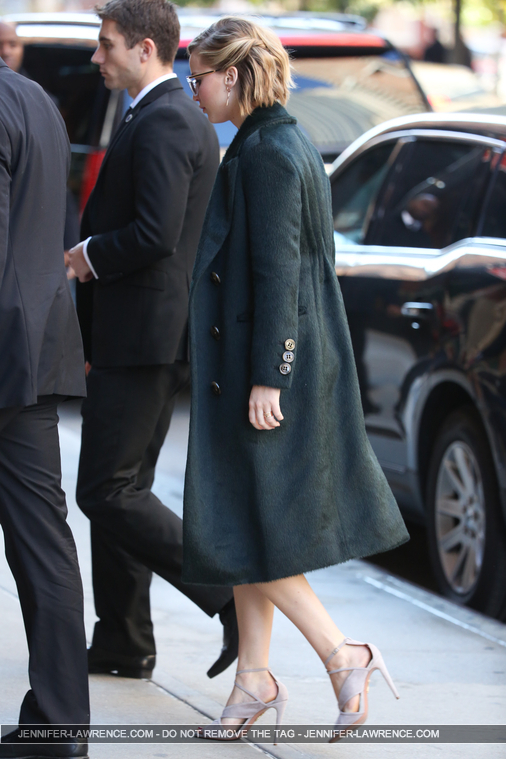 X_November_13_-_Arriving_at__Good_Morning_America__in_New_York_283629.jpg
