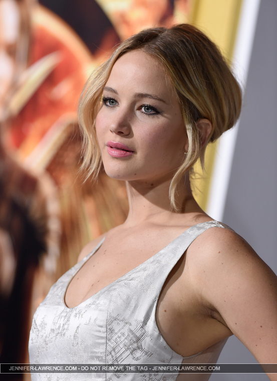 X_November_17_-__Mockingjay__Part_1__LA_Premiere_2812329.jpg
