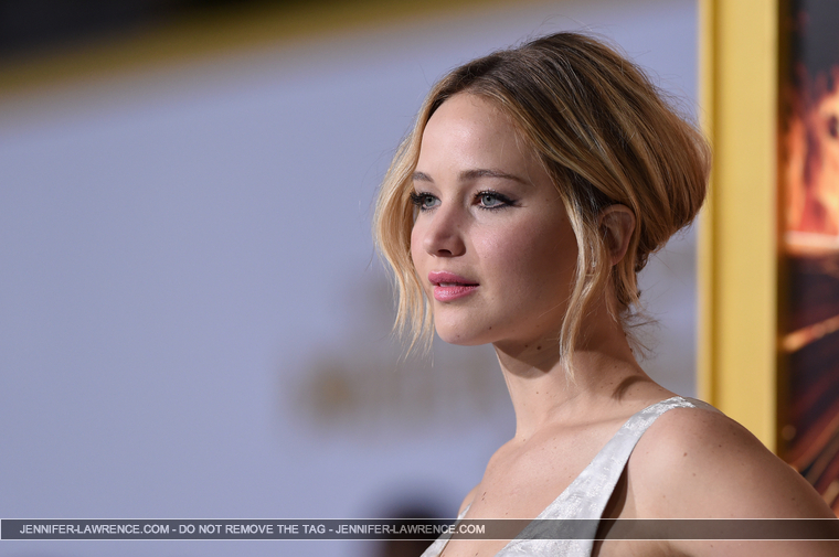 X_November_17_-__Mockingjay__Part_1__LA_Premiere_2812829.jpg