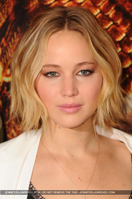 X_November_9_-_Attend_a_photocall_for___The_Hunger_Games_Mockingjay_Part_1___in_London_28129.jpg