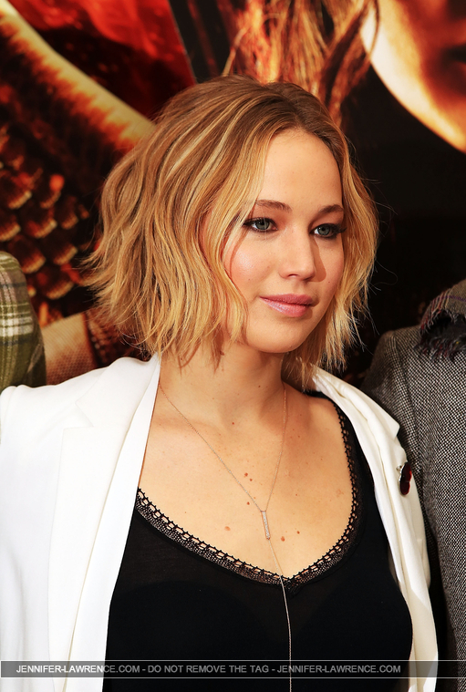 X_November_9_-_Attend_a_photocall_for___The_Hunger_Games_Mockingjay_Part_1___in_London_282129.jpg