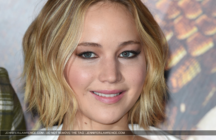 X_November_9_-_Attend_a_photocall_for___The_Hunger_Games_Mockingjay_Part_1___in_London_282529.jpg