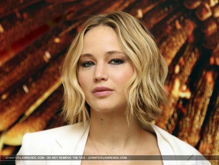X_November_9_-_Attend_a_photocall_for___The_Hunger_Games_Mockingjay_Part_1___in_London_282729.jpg