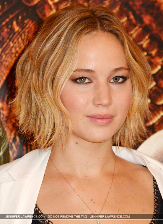 X_November_9_-_Attend_a_photocall_for___The_Hunger_Games_Mockingjay_Part_1___in_London_28829.jpg