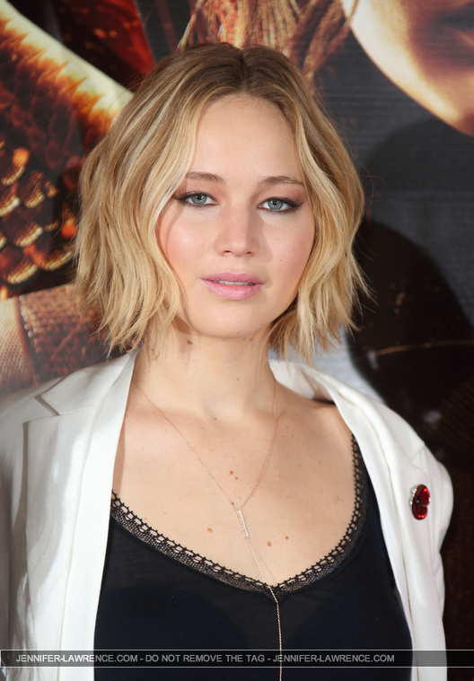 X_November_9_-_Attend_a_photocall_for___The_Hunger_Games_Mockingjay_Part_1___in_London_28929.jpg