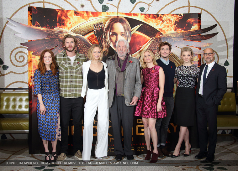 X_November_9_-_Attend_a_photocall_for___The_Hunger_Games_Mockingjay_Part_1___in_London_289329.jpg