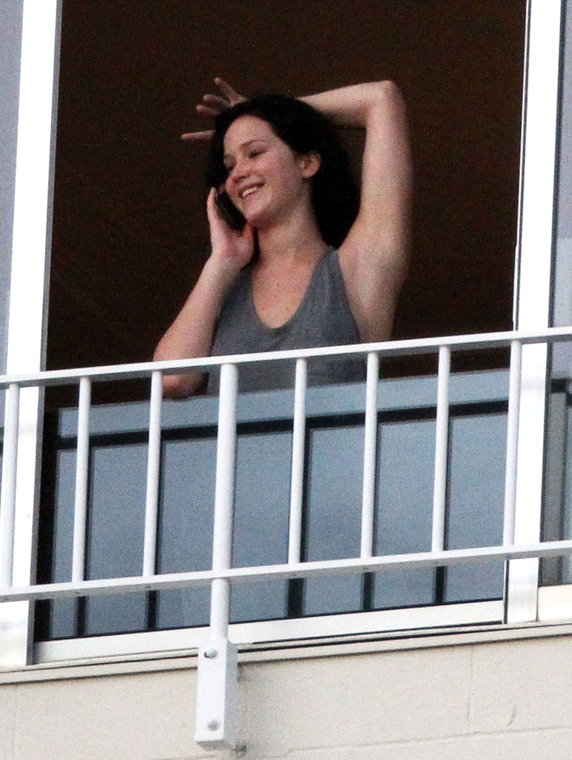 jlaw_candid_26feb2013hawaii_030.jpg