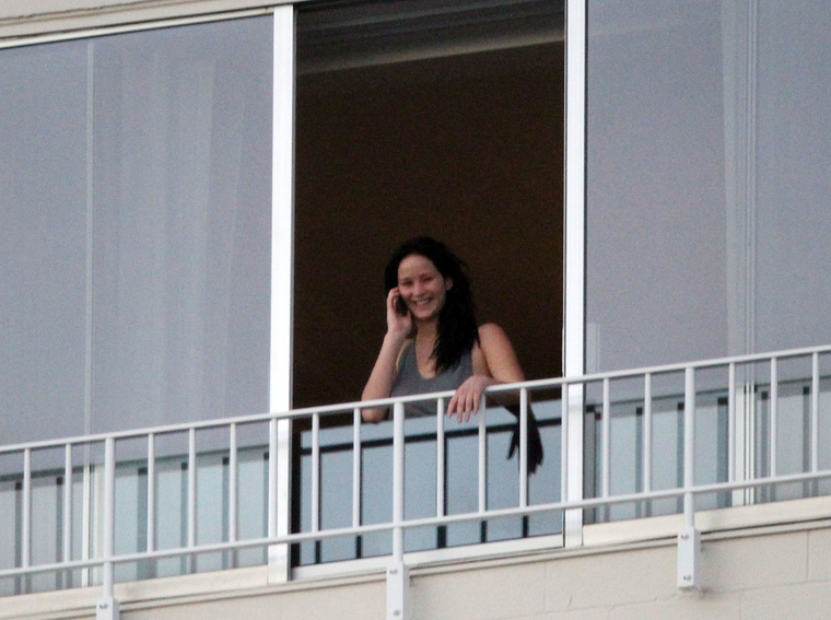 jlaw_candid_26feb2013hawaii_031.jpg