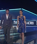 Liam_Hemsworth_and_Jennifer_Lawrence_Present_at_People_s_Choice_Awards_2012_025.jpg