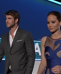 Liam_Hemsworth_and_Jennifer_Lawrence_Present_at_People_s_Choice_Awards_2012_034.jpg