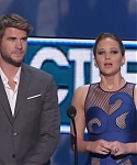 Liam_Hemsworth_and_Jennifer_Lawrence_Present_at_People_s_Choice_Awards_2012_049.jpg