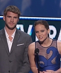 Liam_Hemsworth_and_Jennifer_Lawrence_Present_at_People_s_Choice_Awards_2012_065.jpg