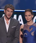 Liam_Hemsworth_and_Jennifer_Lawrence_Present_at_People_s_Choice_Awards_2012_072.jpg