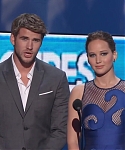 Liam_Hemsworth_and_Jennifer_Lawrence_Present_at_People_s_Choice_Awards_2012_079.jpg